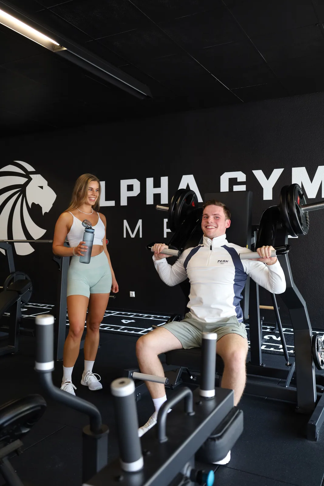 Training vor dem Alpha Gym Logo
